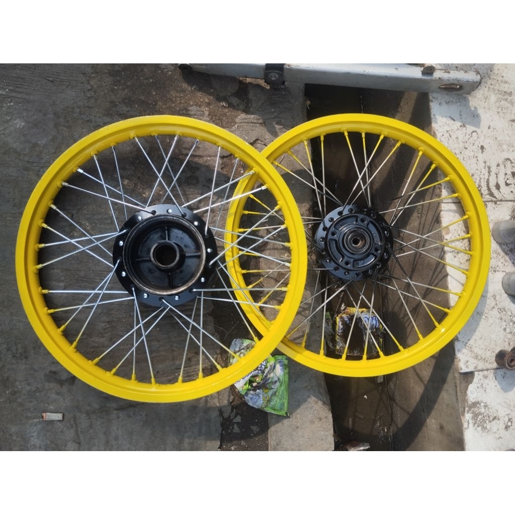 velg variasi 1set depan belakang motor Supra x 125 Karisma Supra fit lama Revo fit 125 siap pakai