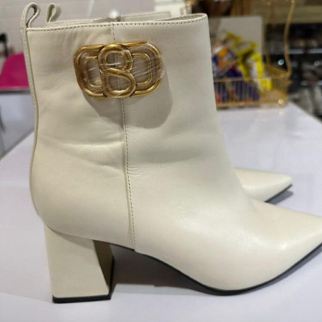 preloved sepatu Buttonscarves