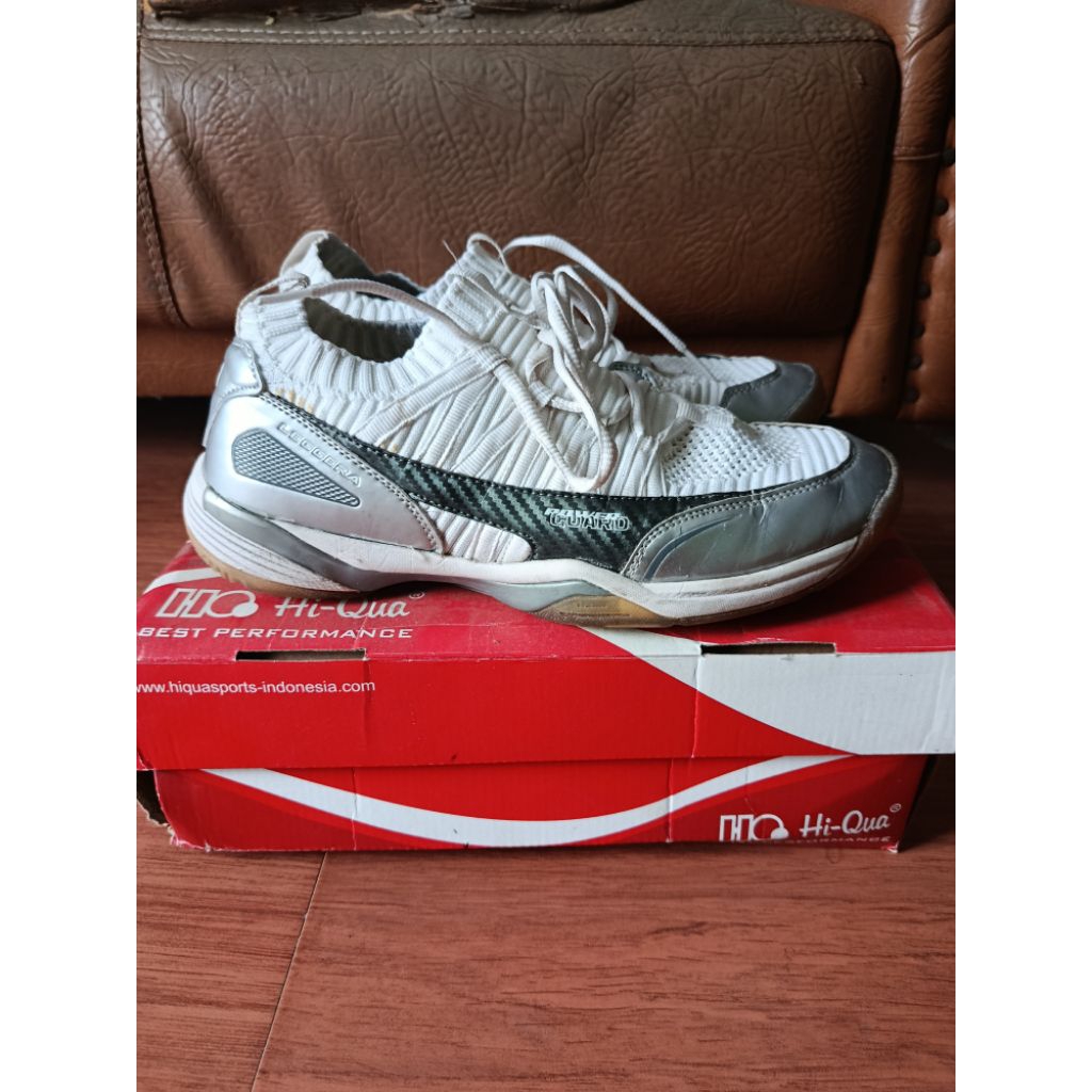 sepatu badminton hiqua leggera