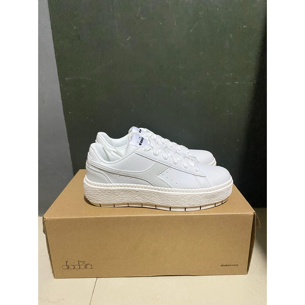 Sepatu Diadora Casual