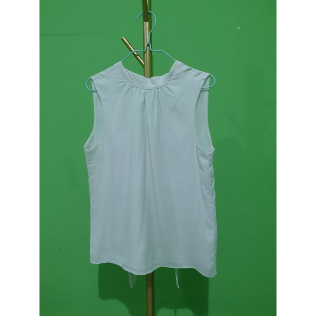 Preloved Blouse putih tanpa lengan H&M