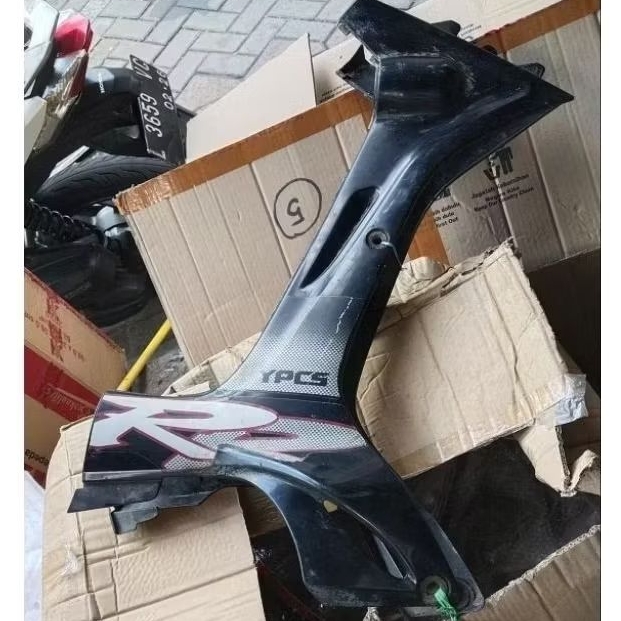 sayap kanan kiri bagian dalam FIZ-R copotan Original