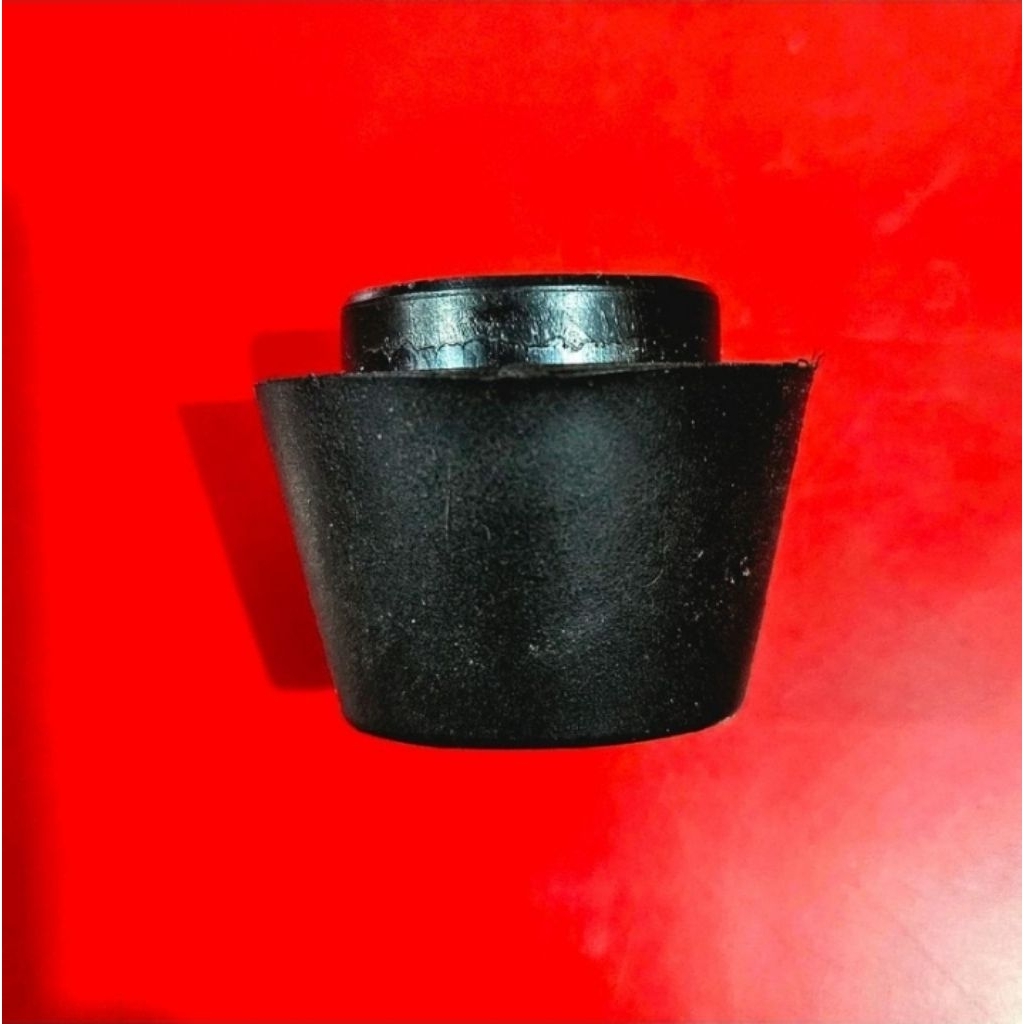 KAKI KARET/TATAKAN SPEAKER AKTIF/BIGBAND POLYTRON ORIGINAL 4x3x3 CM HITAM