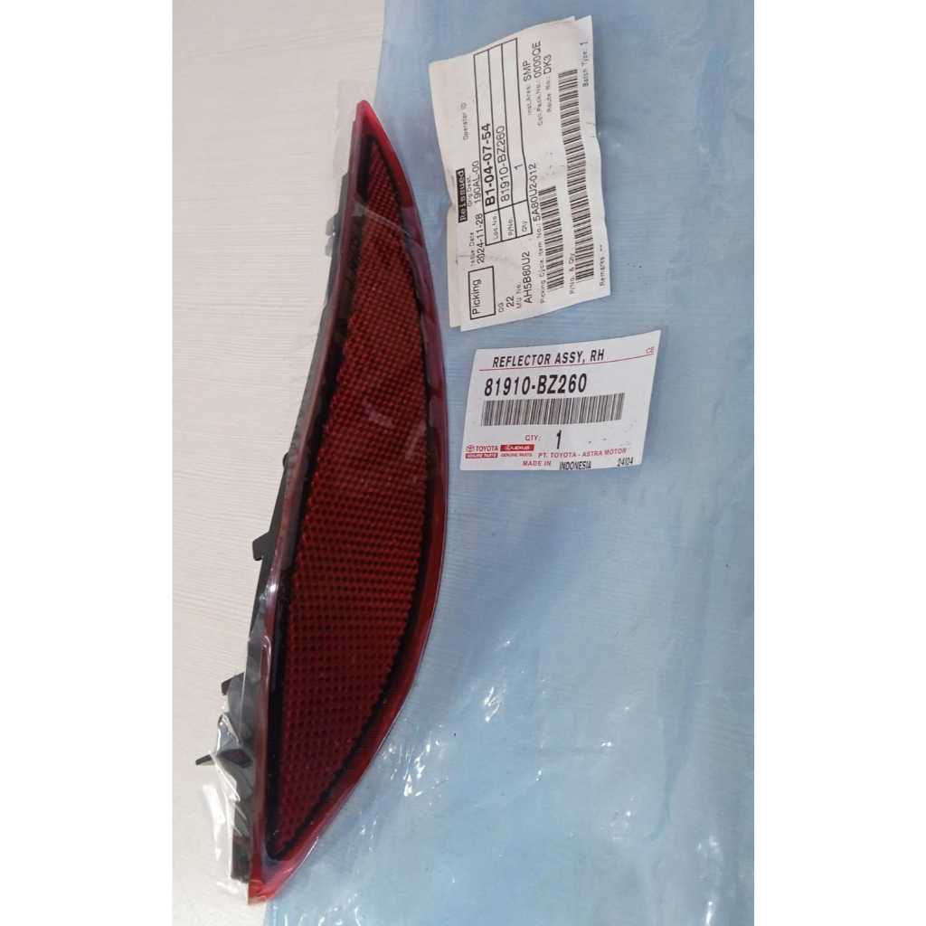 Reflektor Bumper Belakang Kanan Toyota Rush 2018-2022 / 81910-BZ260