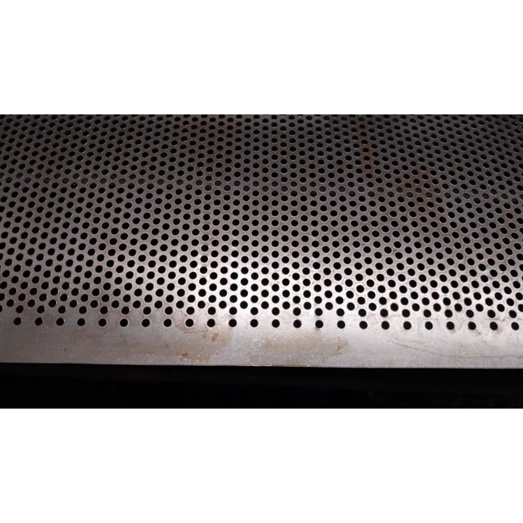 plat lubang / perforated sheet tebal plat 0,8mm uk lubang diameter 3mm