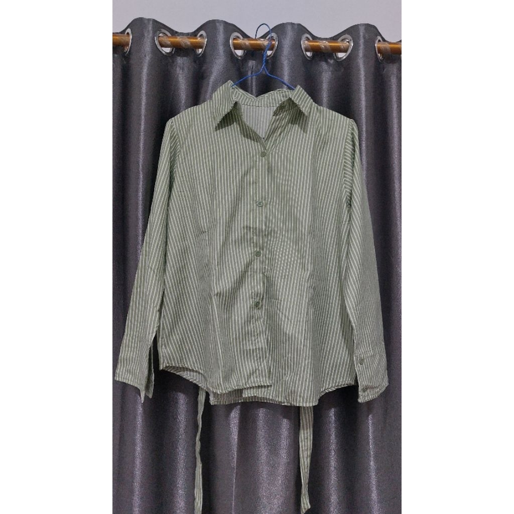 [Preloved] Kemeja Slim Fit | Kemeja Wispie | Kemeja Fit Body | Salur