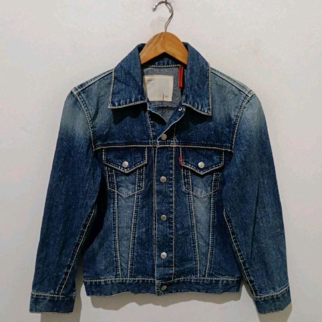 L E V I S Strauss & Co Red Loop Trucker Denim Jacket
