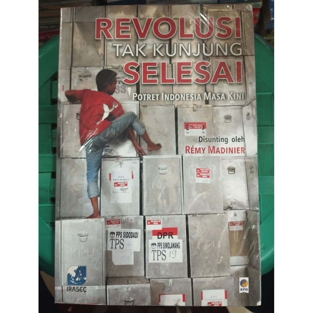 Revolusi Tak Kunjung Selesai: Potret Indonesia Masa Kini by Remy Madinier