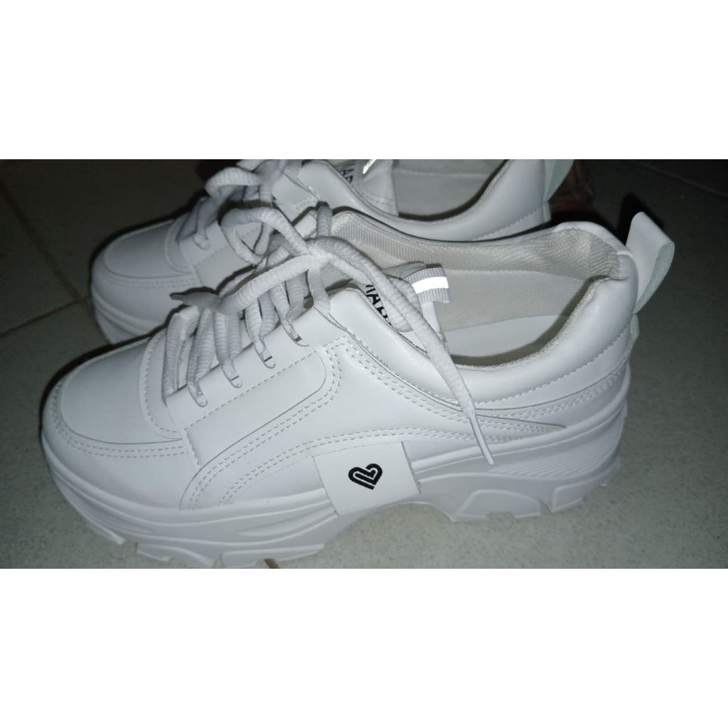 Preloved New— MABE Suzy Sepatu Sneakers Wanita Putih Kasual