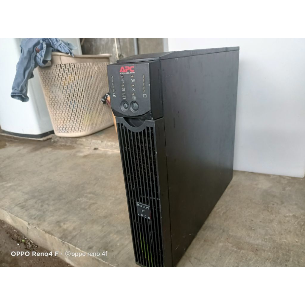 UPS APC SMART UPS RT2000 1400WATT SECOND NORMAL TANPA AKI