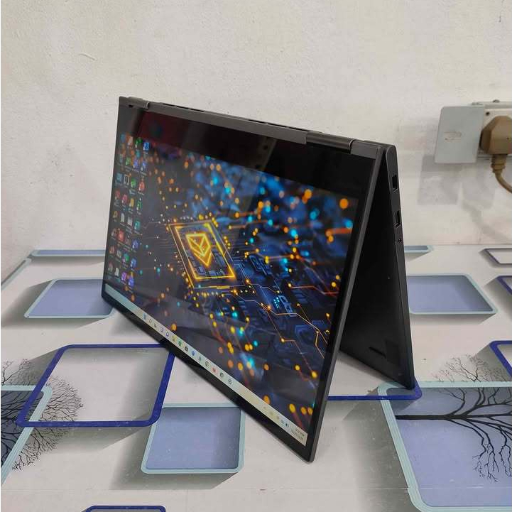 Laptop Lenovo Yoga / Core i7 Gen 8 / VGA Nvidia GTX 1050 / Touchscreen Lipat 2in1