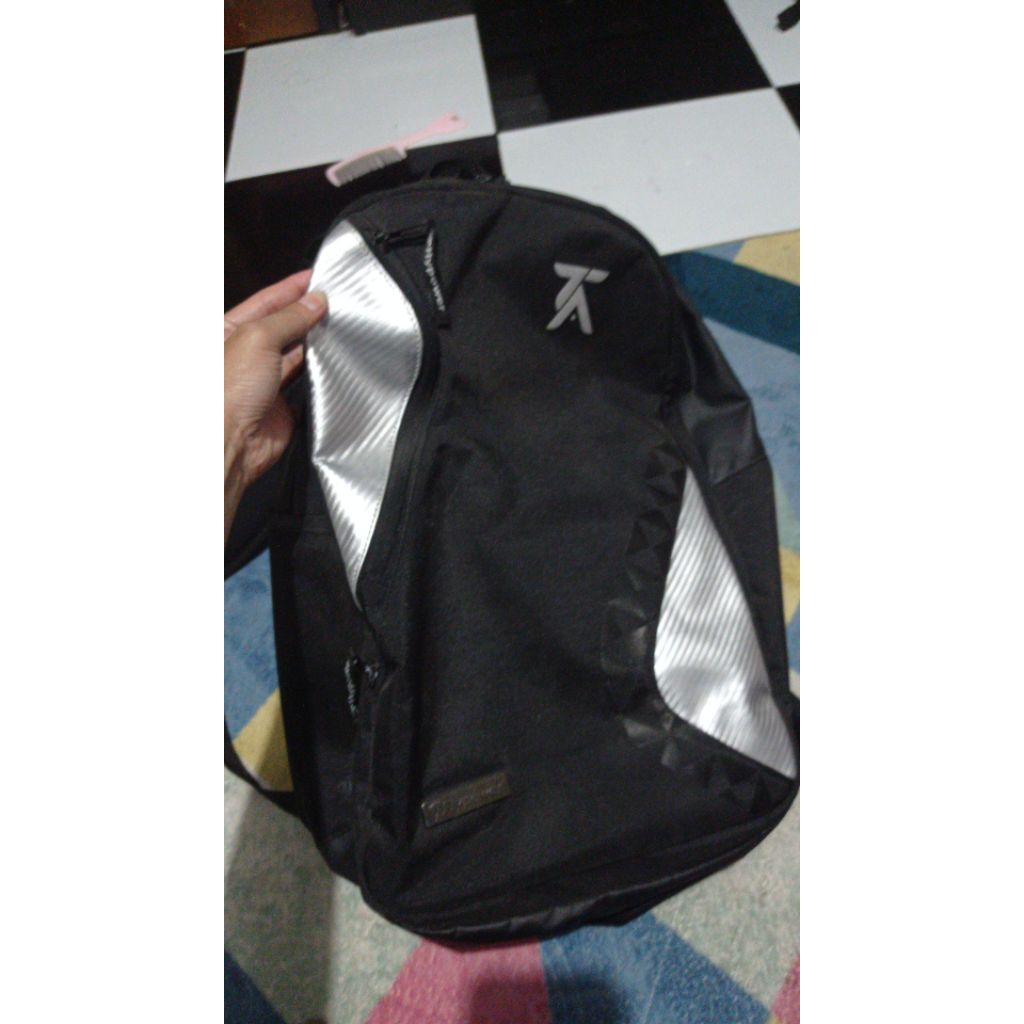 tas flypower tas badminton tas laptop tas raket badminton bulutangkis