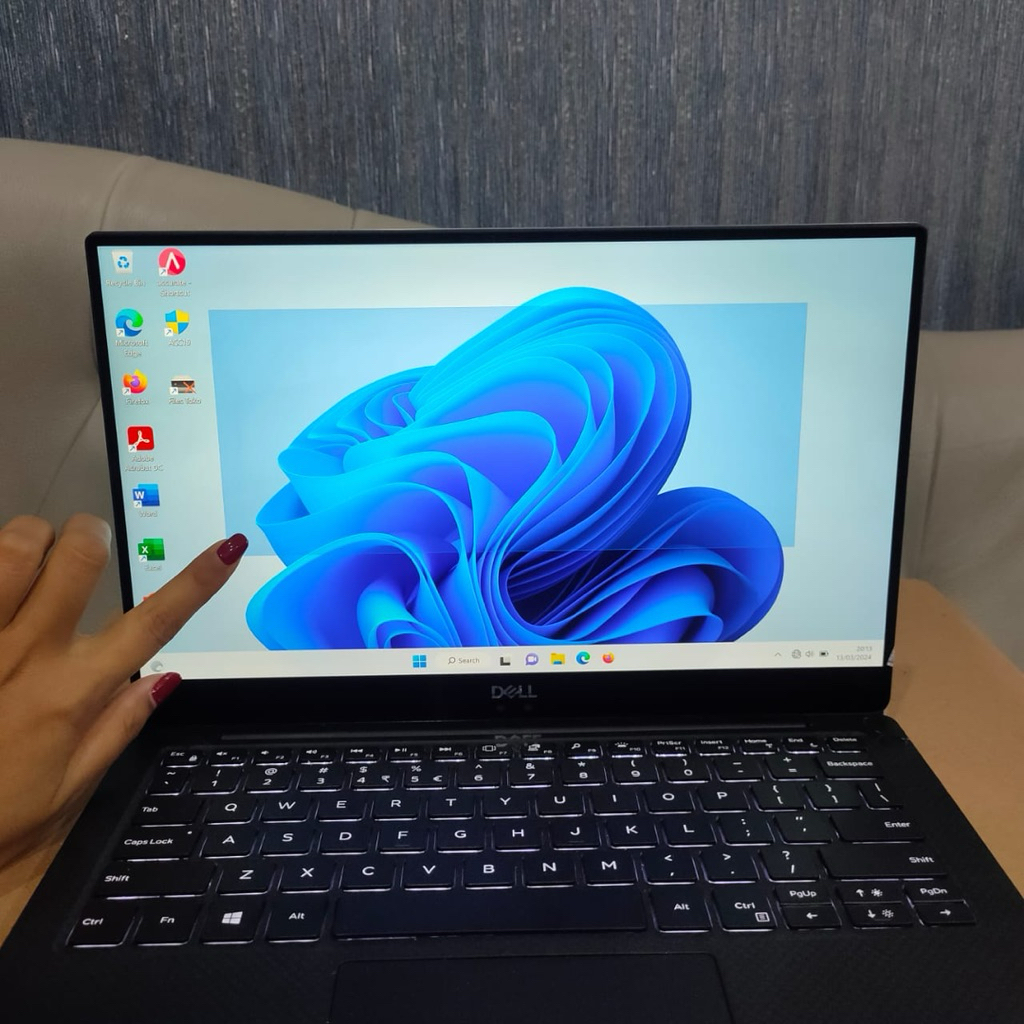 Laptop DELL XPS 13 9360, #Touchscreen, I7-8550U, Gen 8Th, 16GB/512GB, #Layar 4K (Super Bening), #Bac