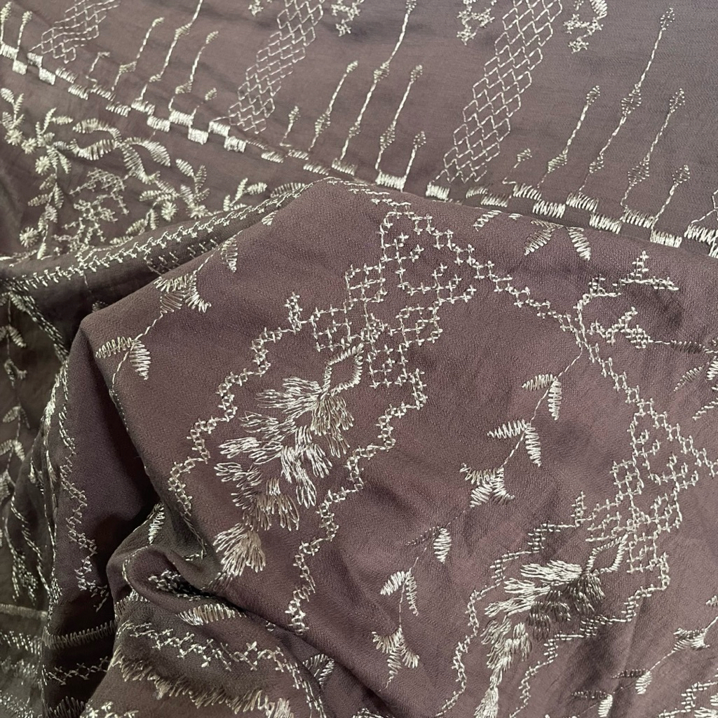 kain crepe polo bordir motif etnik premium - warna coklat mahogani - kain bordir prada high quality 