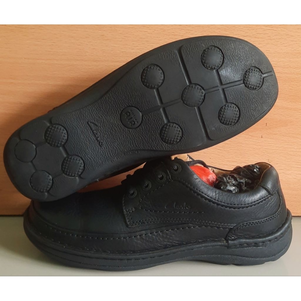 Sepatu Clarks 41