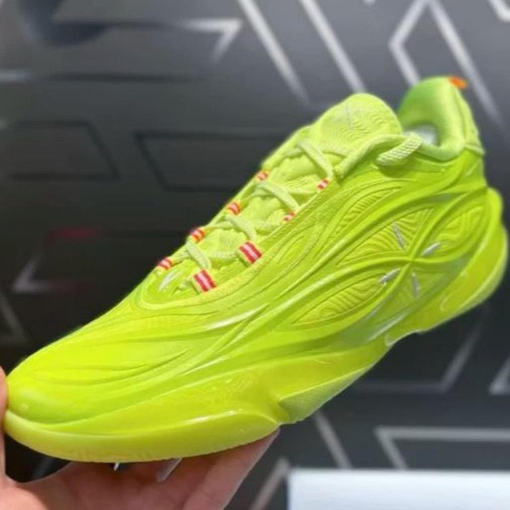 SEPATU BASKET LINING WADE 808 5 ULTRA V2 ABAV045-3