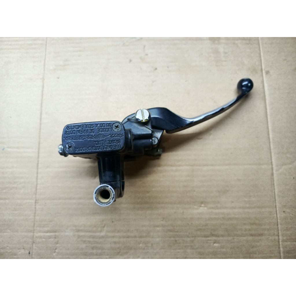 Master Rem Depan Atas Dudukan Spion Kanan dan handle kanan Honda Beat Street scoopy ORIGINAL