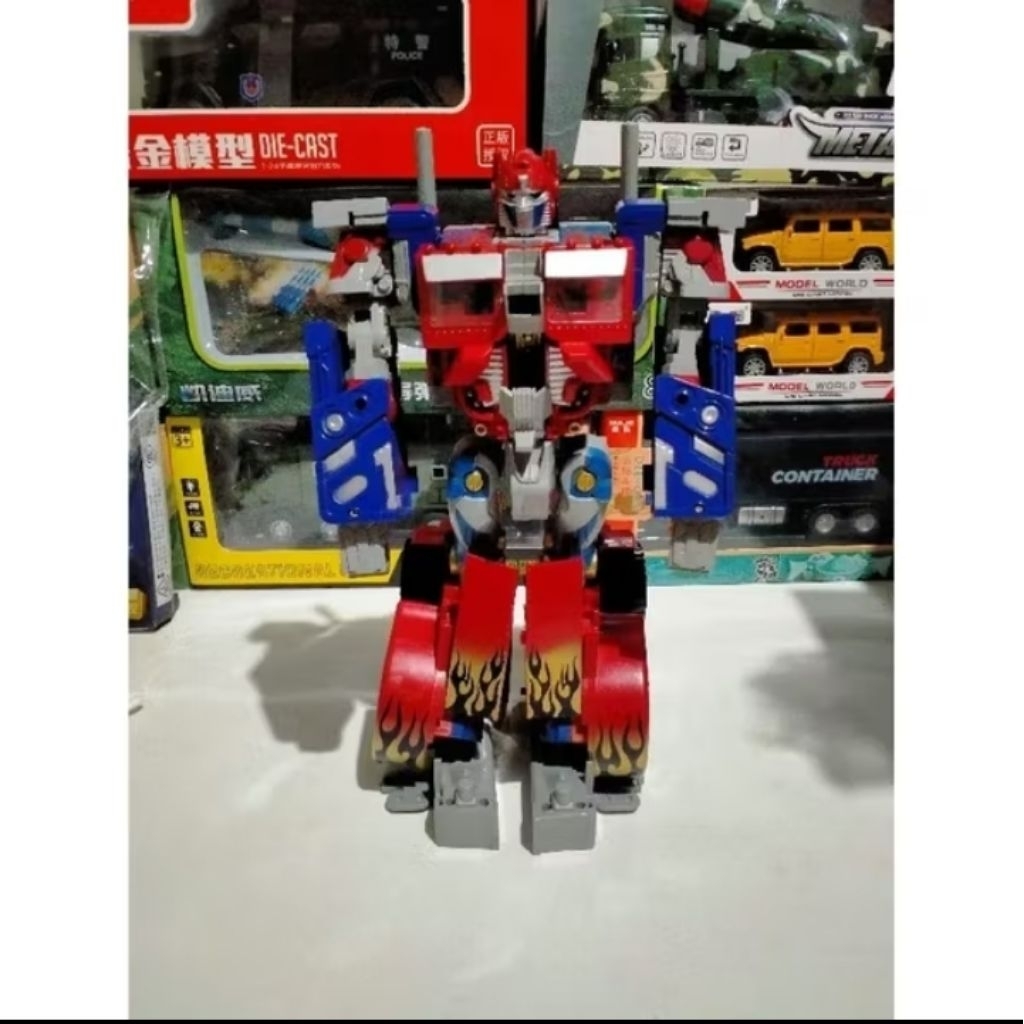Mainan Robot Transformers Optimus Prime