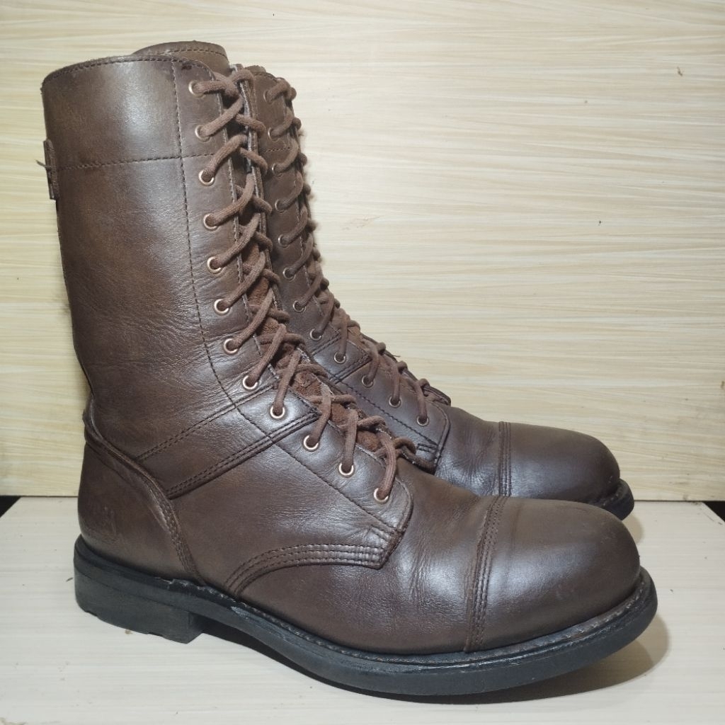 sepatu cat boots original