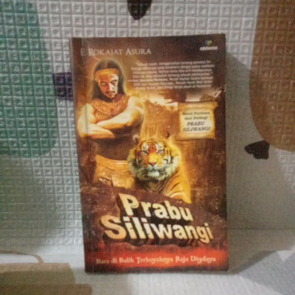 BUKU PRABU SILIWANGI-BARA DI BALIK TERKOYAKNYA RAJA DIGDAYA-By E.  ROKAJAT ASURA