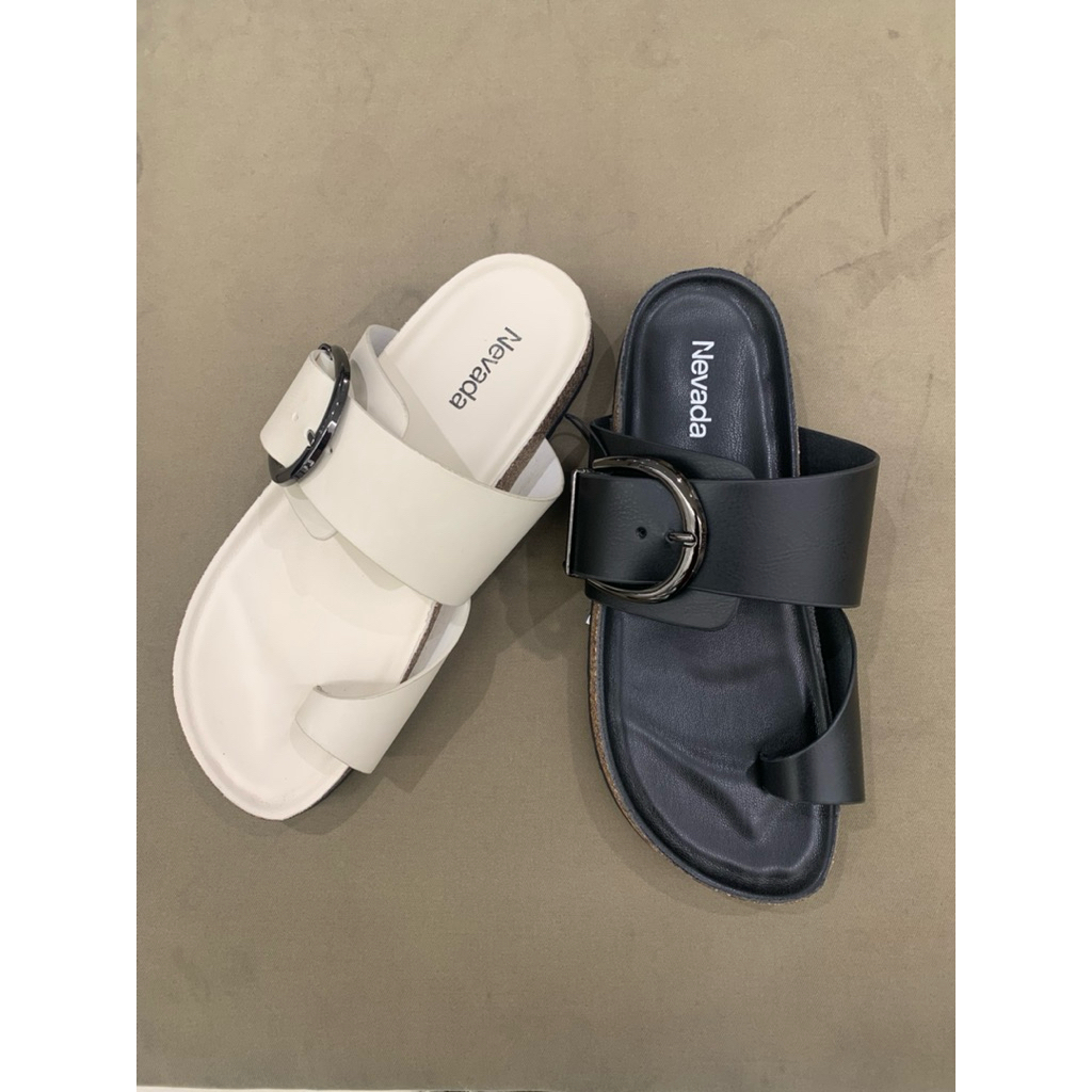 CTB02/Sandal flat wanita dari brand Nevada ori Matahari. untuk ketersediaan stock bisa chat terlebih