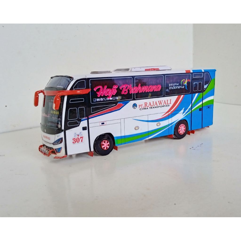 Miniatur Bus Kertas PO Rajawali Citra Transportasi, Medium Bus, Skala 50, Panjang 19 cm, Karoseri Tr