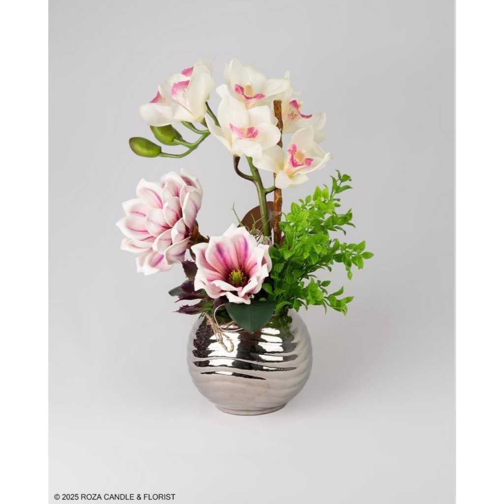 Vas Bunga Artificial Eksklusif – Anggrek Putih Pink & Magnolia dalam Vas Kaca Mewah