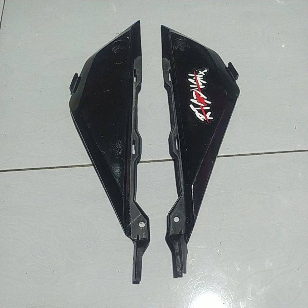 cover tutup battery aki set kanan/kiri HONDA CBR 150R CBR 150R original K45