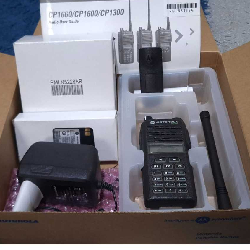 HT MOTOROLA CP 1660 VHF 136-174 Mhz second like NEW