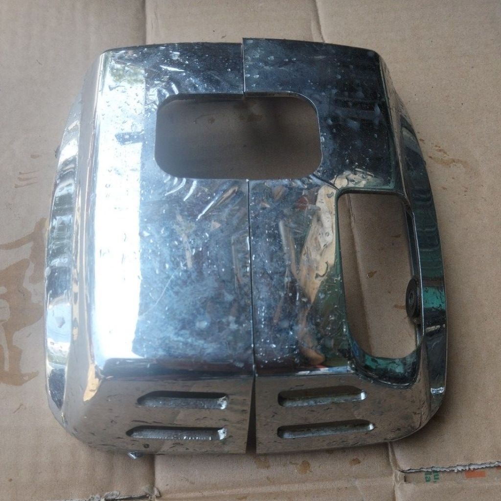 cover tutup mesin bagian atas Suzuki thunder 125