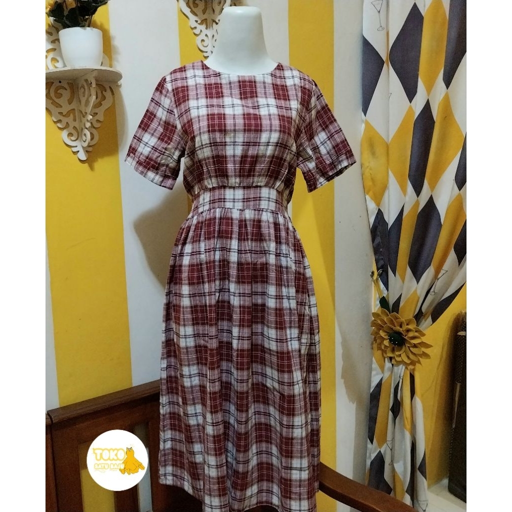 dress kotak kotak merah