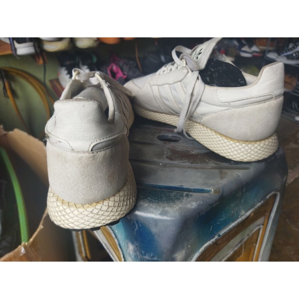 Adidas yesiz size 42