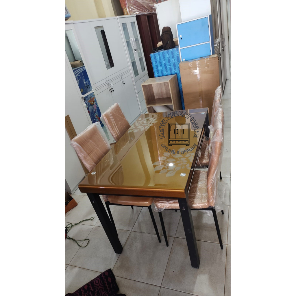 MEJA MAKAN KACA RANGKA BESI 4 KURSI BANJARMASIN