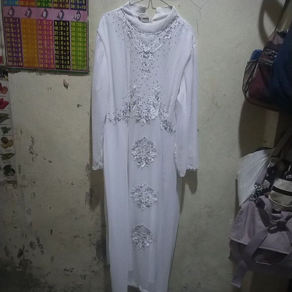 Preloved PL Gamis Putih Ceruty Manik