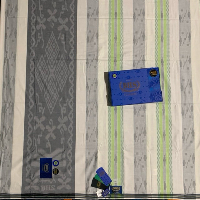 Sarung BHS Classic Gold Motif C44 DKA Putih Hijau