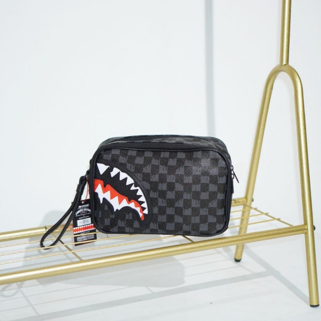 SPRAYGROUND Sharks In Paris Thunderdrip Toiletry Brick Black