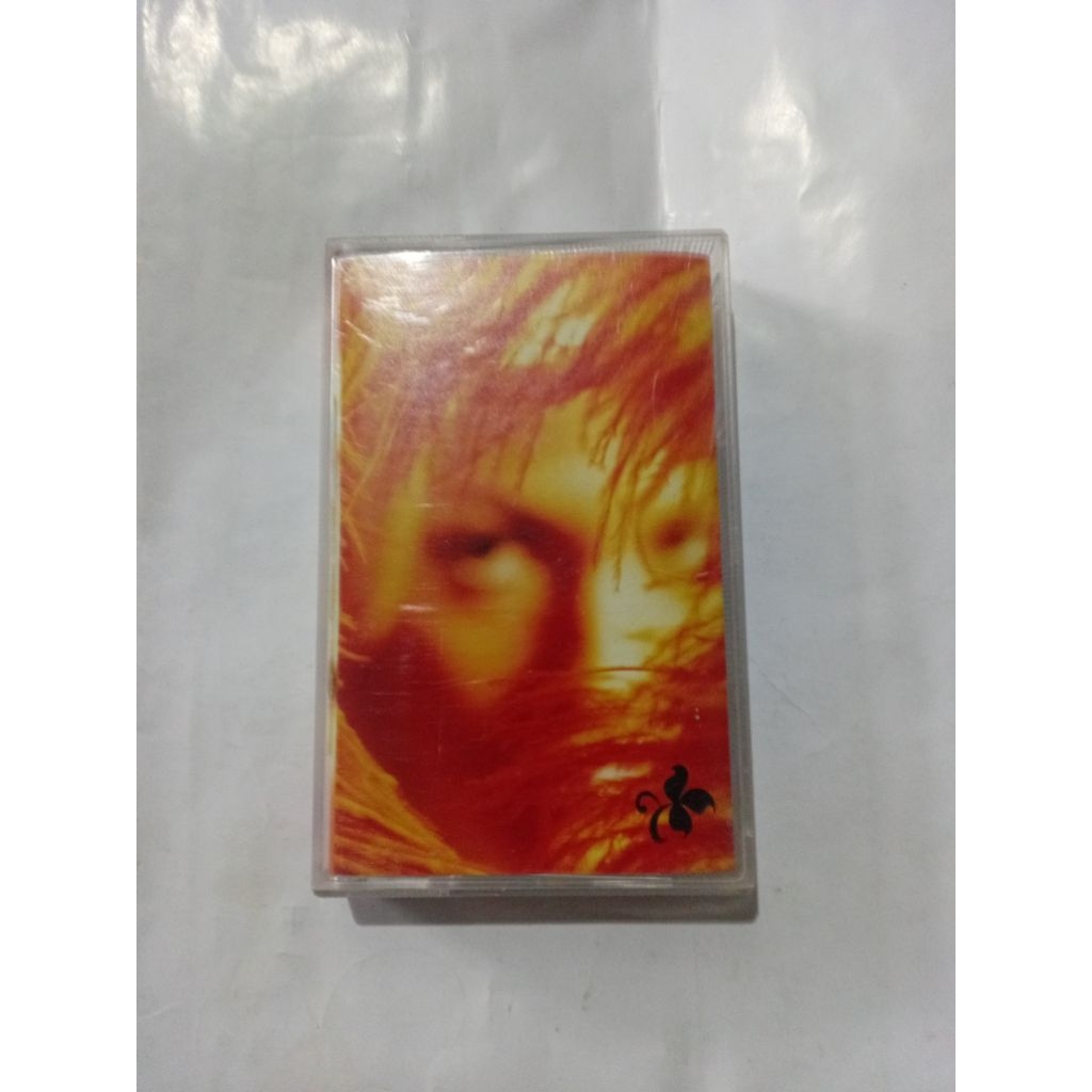 Kaset pita Stone temple pilots album Shangrila La Dee Da. produksi tahun 2001. genre alternative Roc