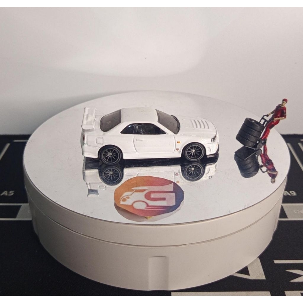 Hot wheels nissan skyline GT-R R34 white loose from nissan diorama
