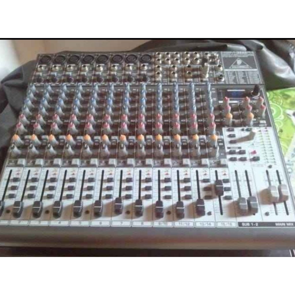 Mixer behringer onys fx2222 second