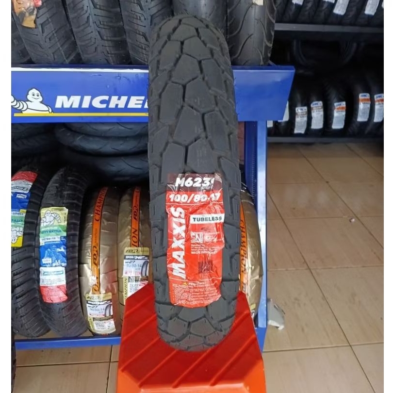 maxxis m6239 100/80-17 tubbles