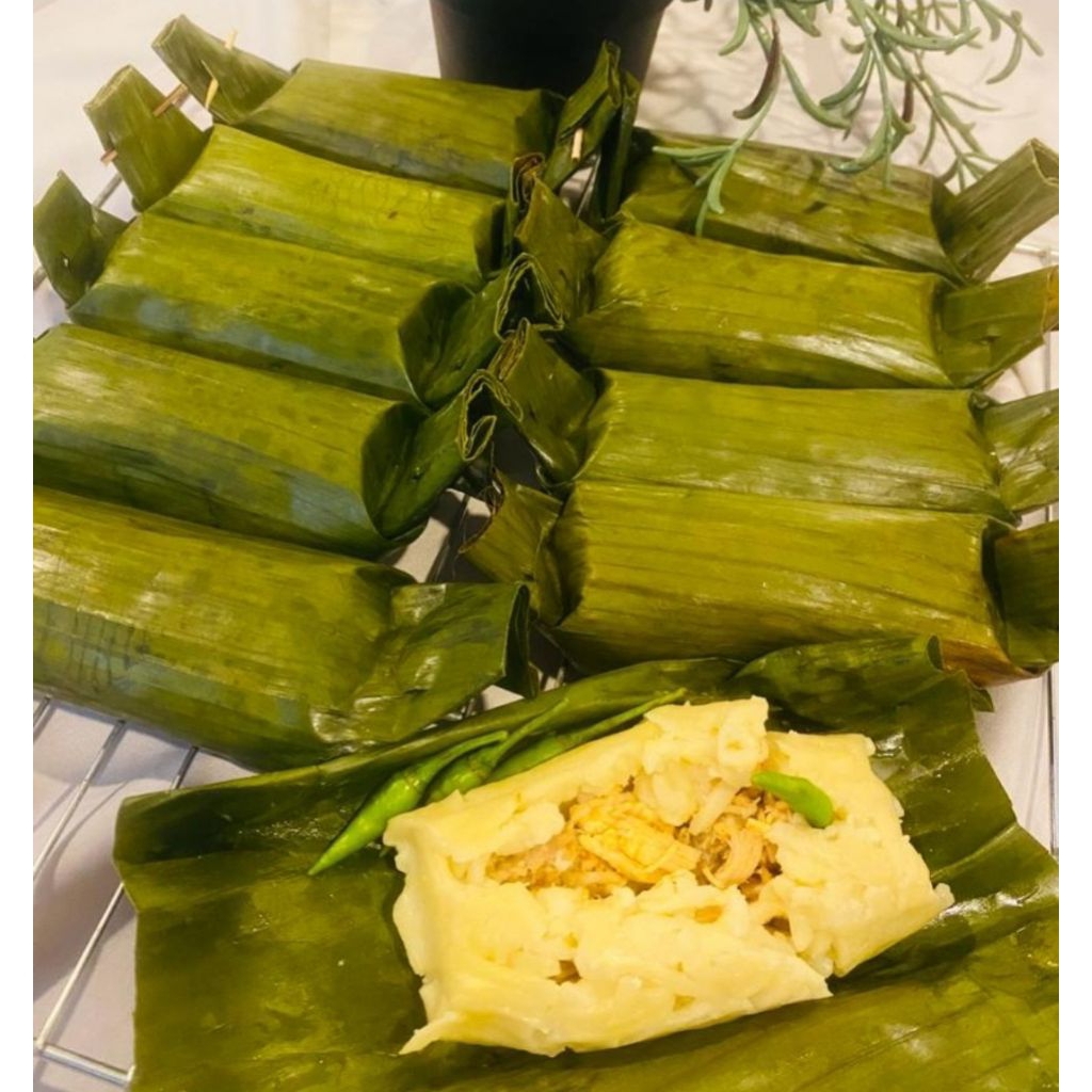 Lontong mie isi ayam