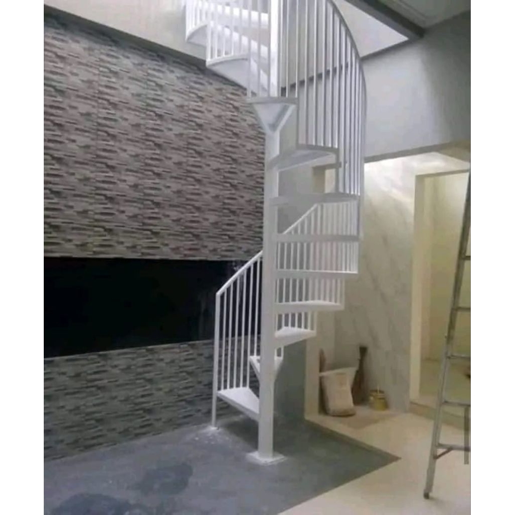 tralis besi tangga putar pijakan besi/kayu