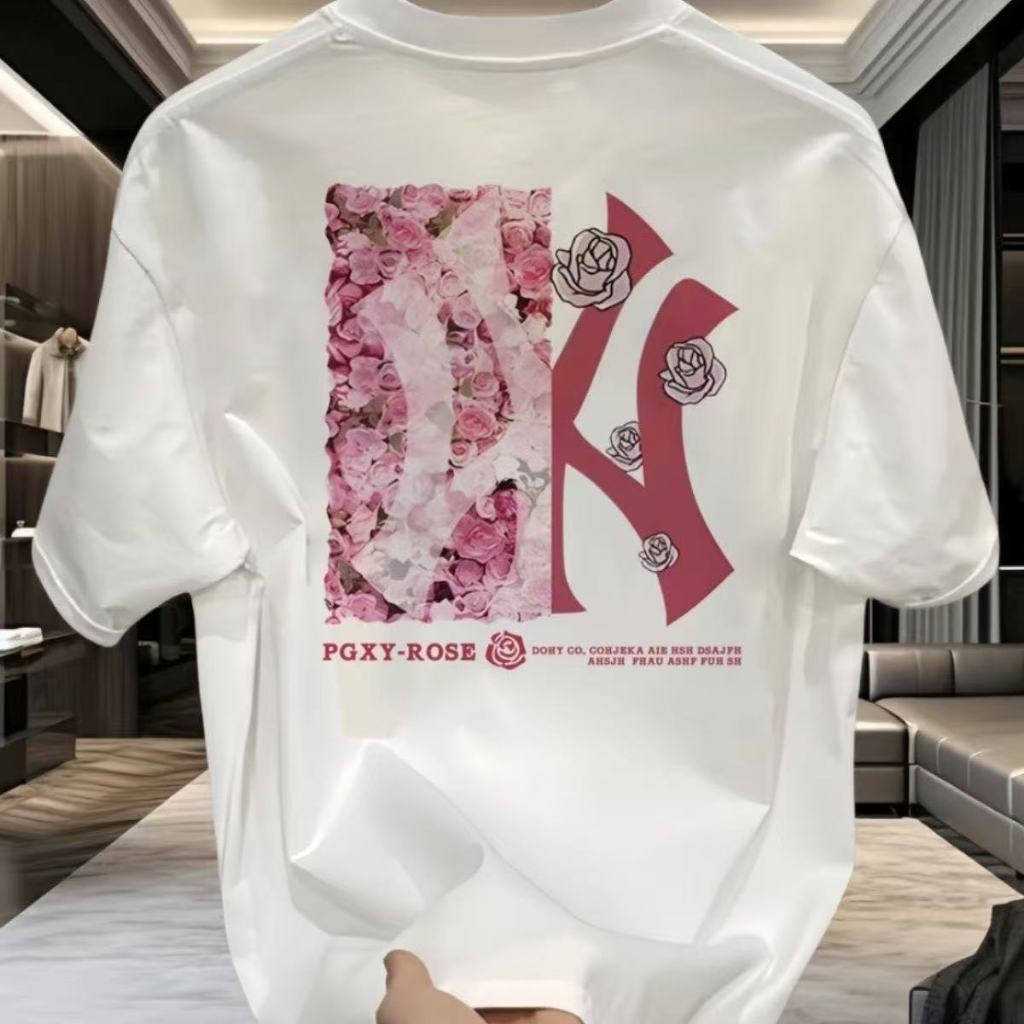 Kaos T-shirt dengan Desain Bunga Mawar dan Huruf "NY" Berwarna Merah Muda dengan Teks "PGXY-ROSE" da