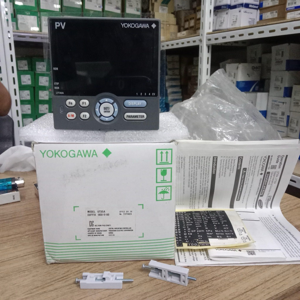 YOKOGAWA UT35A Digital Indicating Controller