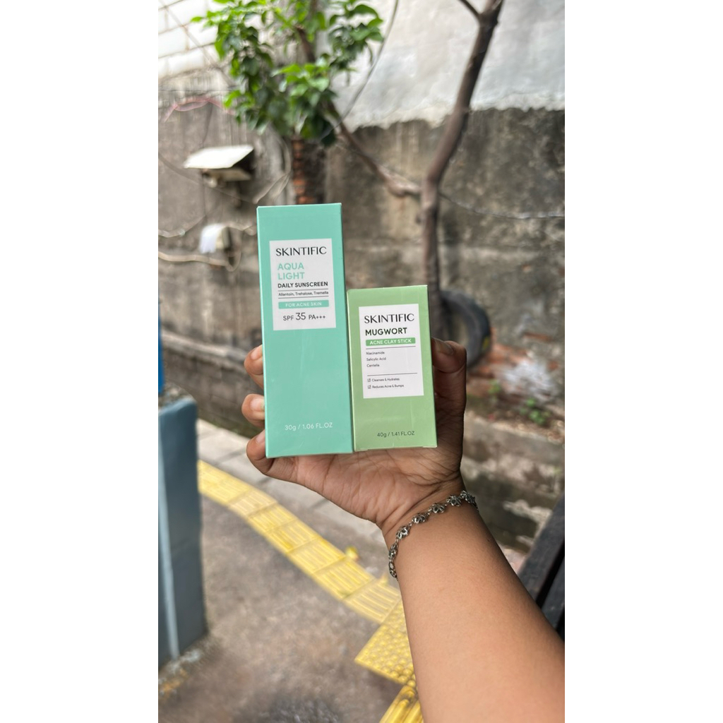 paket bundling Skintific Aqua Light Daily Sunscreen & Skintific mugwort Acne clay stick