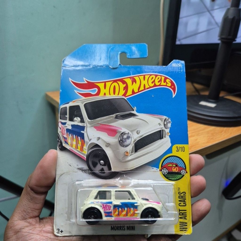HOT WHEELS MORRIS MINI PUTIH