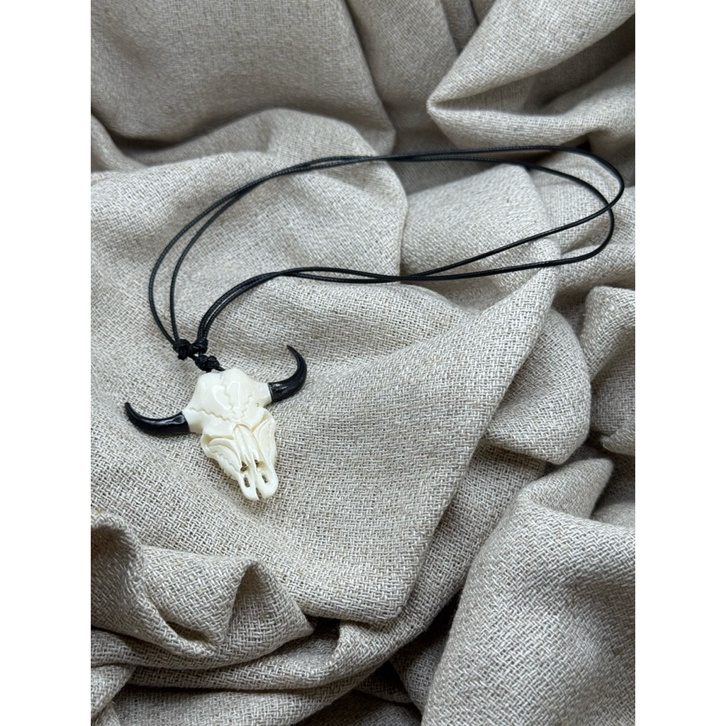 Kalung Ukir dari Tulang Kerbau Motif Kepala Banteng KP2