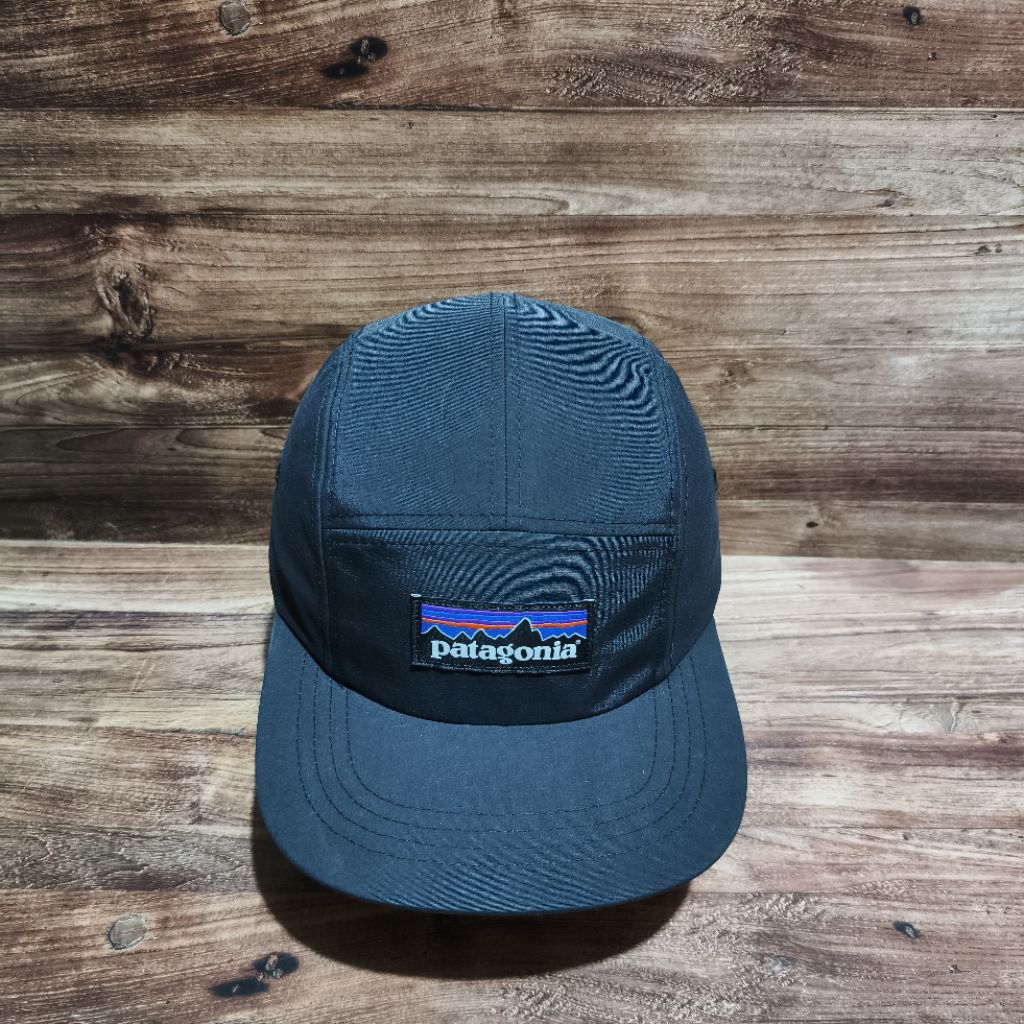 topi five panel patagonia logo black