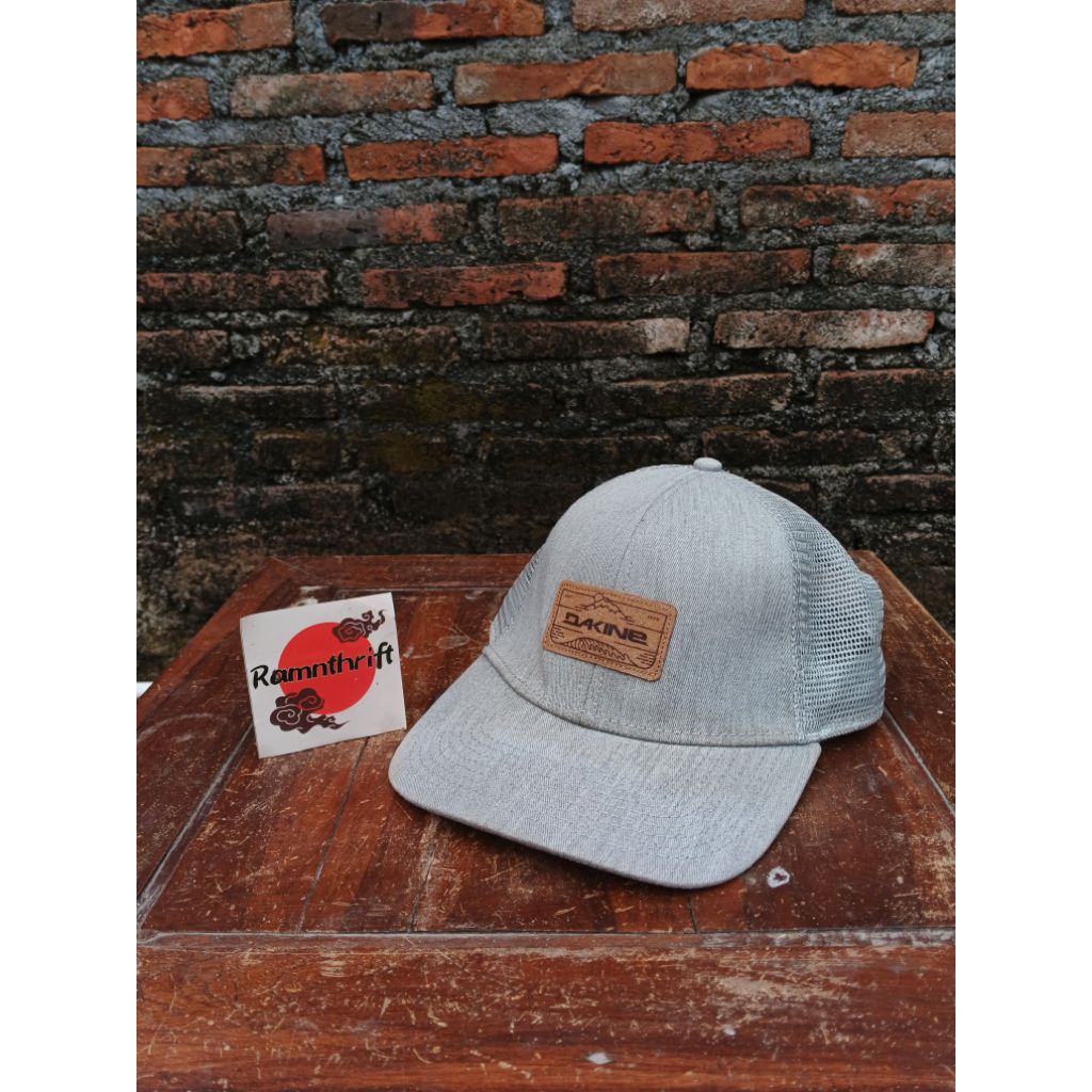 topi trucker dakine