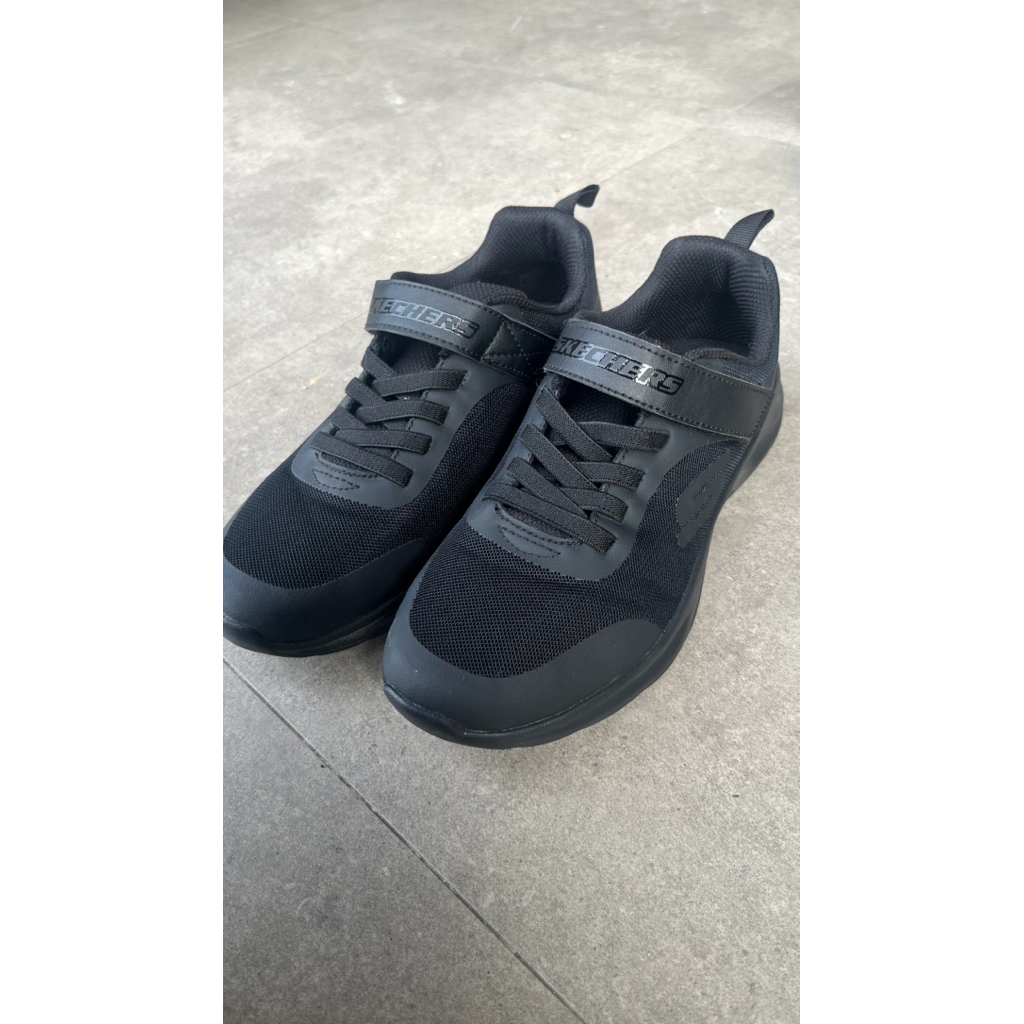 Preloved sepatu skechers wanita / skechers / sepatu wanita / sepatu skechers